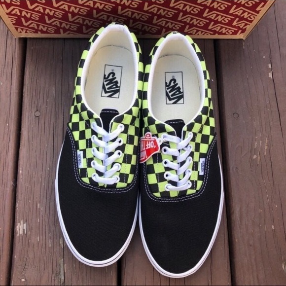 New Authentic Vans Woman’s Shoe - Picture 2 of 5